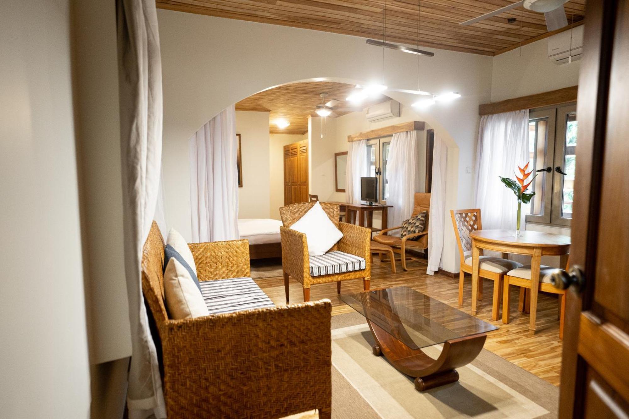 Esther'S Hotel أكرا المظهر الخارجي الصورة