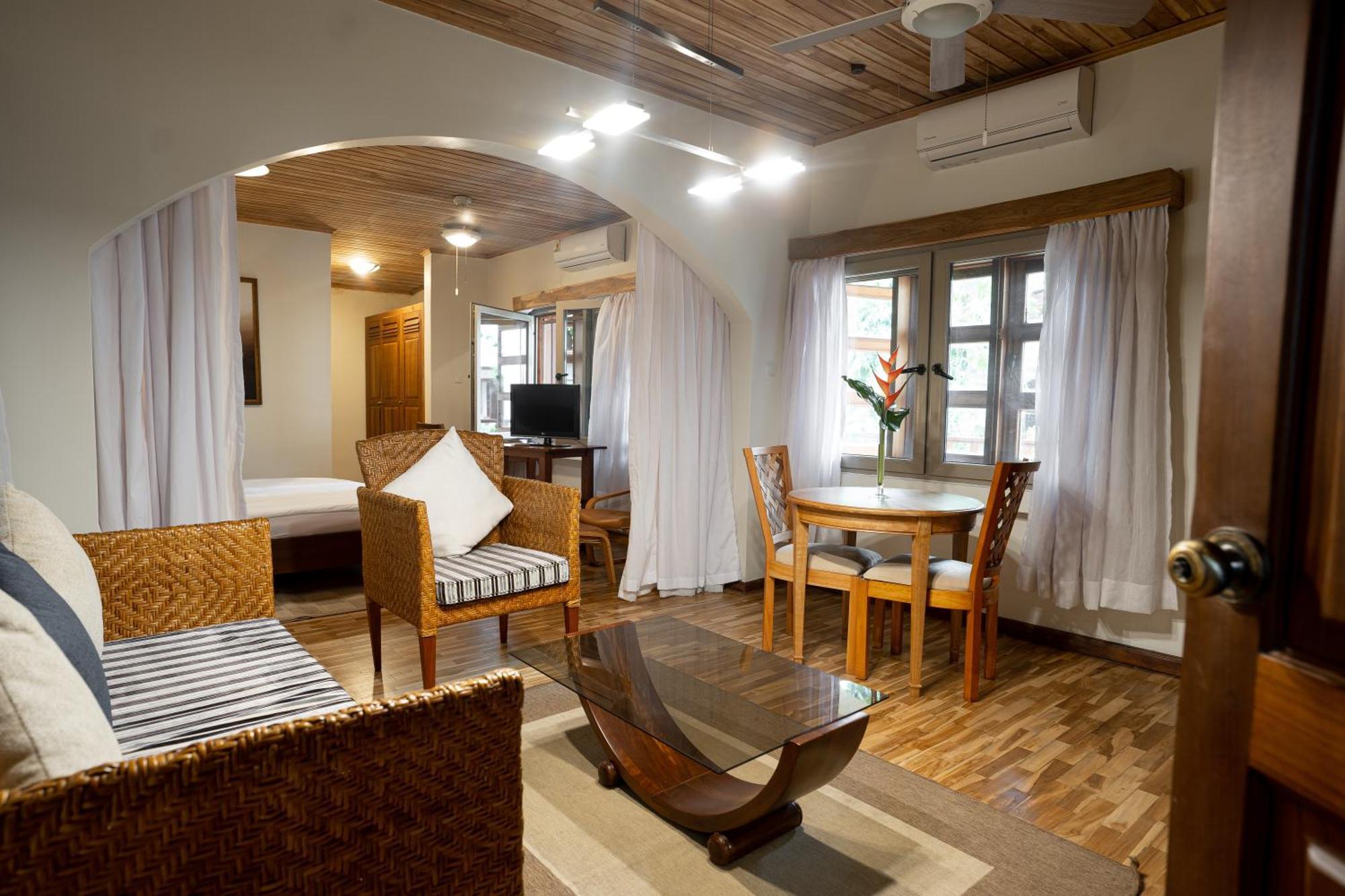 Esther'S Hotel أكرا المظهر الخارجي الصورة