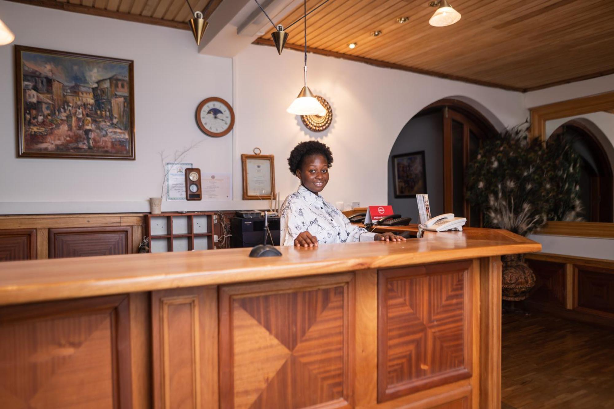 Esther'S Hotel أكرا المظهر الخارجي الصورة
